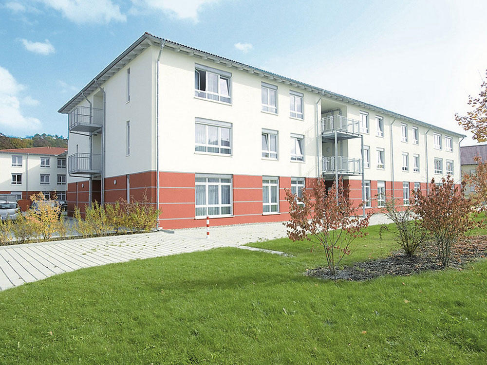 Pflegeheim Illertissen Außenansicht und Gartenanlage
